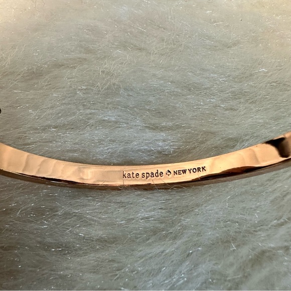 KATE SPADE ♠️ READY SET BOW BANGLE BRACELET NWOT - Picture 3 of 6